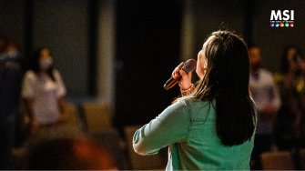 Cara Bernyanyi di Depan Penonton