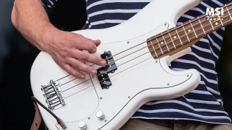 Cara Memainkan Minor Scale di Bass: Bangun Groove dan Karakter Musikmu