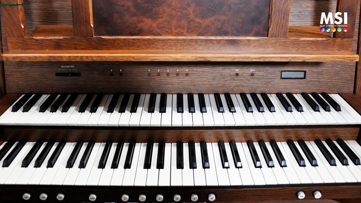 Mengenal Lebih Dalam Tentang Organ: Suara Hangat di Balik Tuts dan Pipa Musik